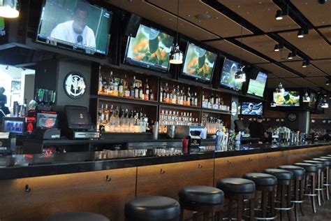 Jake's sports bar & grill has a wide selection of freshly made burgers and other delectable sandwich creations that are sure to satisfy your hunger. Chicago Sports Bars: 10Best Sport Bar & Grill Reviews