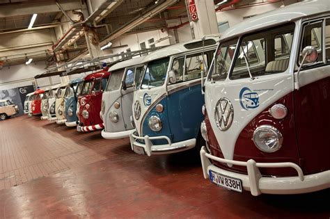 Ab wann aus einem alten auto offiziell ein oldtimer wird, erfahren sie hier. Restaurierte Bulli-Restaurierung live - VW Oldtimer auf ...