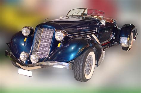 Gambar Museum Menunjukkan Mobil Sport Mobil Antik Mobil Balap