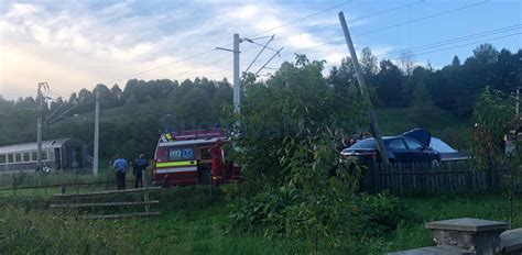 Avem 72 stiri despre accident feroviar. FOTO Accident feroviar! O mașină a fost izbită de tren ...