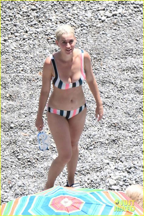 Katy Perry Wears A Striped Bikini At The Beach In Italy Photo 3925712