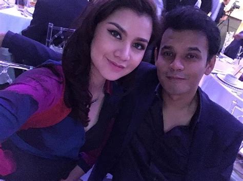 Namun begitu, pasangan ini enggan berkongsi jantina tersebut kerana ingin ia menjadi rahsia terlebih dahulu. (TAHNIAH)Lisa Surihani Hamil Anak Kedua