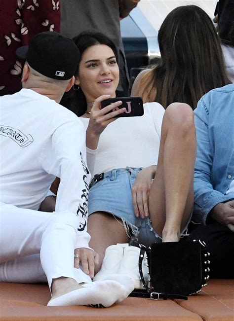 Kendall Jenner Braless Photos Thefappening