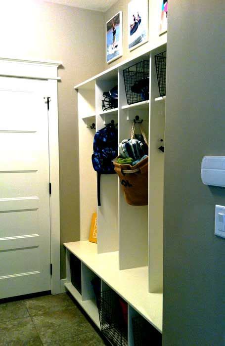 More Small Space Entry With Images Mudroom Laundry