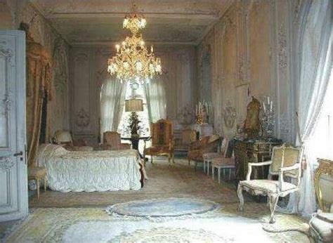 Pin By Carroll Kear On All White Shabby Chic Interior Castle Bedroom