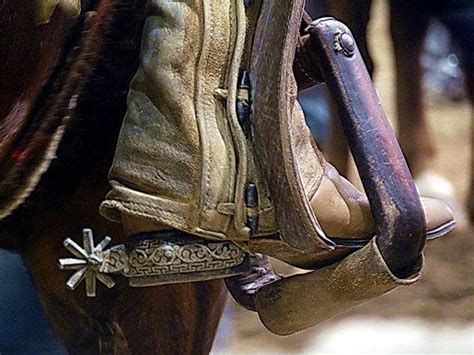 un charro siempre tiene que traer sus espuelas old boots leather spur straps leather projects