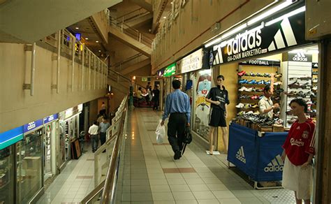 Pertama complex is one of the earliest shopping malls to be built in kuala lumpur that is still in operation today. Pertama Complex