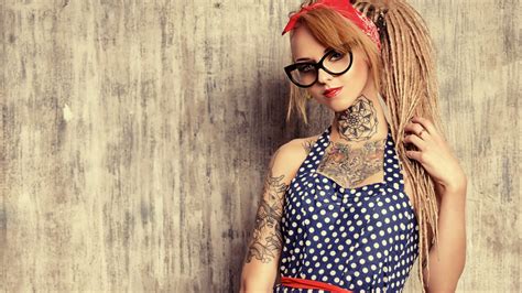sexy cute and beautiful tattooed blonde girl wallpaper 2070 1600x900 wallpaper juicy wallpapers