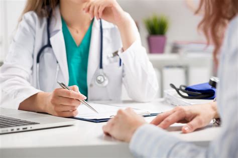 Sakit punggung atas digambarkan sebagai rasa nyeri dan kaku yang dirasakan di bagian punggung, lebih tepatnya di antara. Sakit Tulang Belakang - Health Insure Savvy