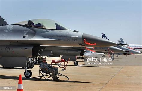 Us Air Force F 16 Viper Photos And Premium High Res Pictures Getty Images