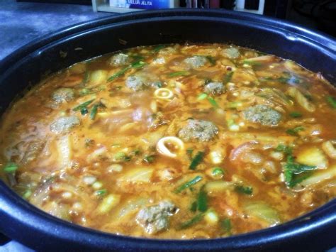 Sup kimchi atau kimchi soup ini di negara asalnya korea selatan biasa dikenal dengan. ~KaMpUnG CeKaDaK~: .:Resepi Kimchi Jigae @ Sup Kimchi:.