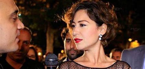 كشفت الإعلامية بوسي شلبي، عن تفاصيل «علقة بالشبشب» تلقتها الفنانة إلهام شاهين، وزوجها في هذا الوقت عادل حسني. كسر في ساق منة شلبي | خبر | في الفن