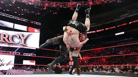 Photos The Beast And Strowman Slug It Out In Jaw Dropping Fight For