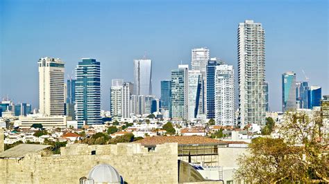 These towers are offering a revolutionary architecture to the skyline of the city. Tel Aviv skyline OC4242x2387 : CityPorn