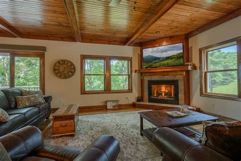 The newest and finest lodging in the hocking hills featuring over 9,500 sq ft. » Majestic Mountain Hideaway | Carolina Cabin Rentals ...