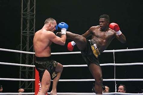 Bonjasky has been known for his flying kicks, knee attacks and strong defense, hence the nickname the flying gentleman. Remy Bonjasky High Kick !! | Famous Fighters | Pinterest ...