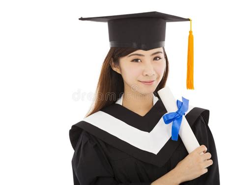 Graduado De Universidad Hermoso Que Sostiene El Diploma Con Los