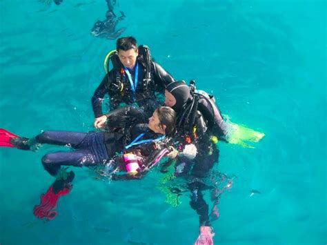 Emergency First Response Efr Poni Divers Brunei