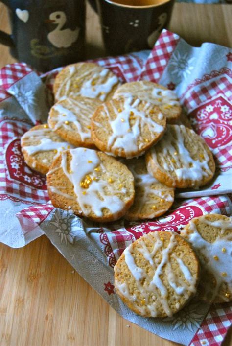 Just follow the simple steps below. Christmas spicy Cookies lemon icing - Biscuits de noel ...