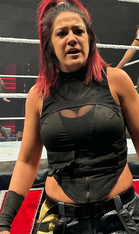 Busty And Showing Cleavage Rbayley