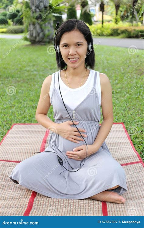 Thai Pregnant Mom Was Listening To Music In The Garden Stock Image Image Of Short Women