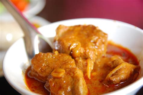 Kaeng hang le is very popular in northern thailand and well known as a thai traditional in a region specialty. Burmese-style Pork Curry THB62 - Dong | A delicious pork (wi… | Flickr
