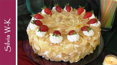 Milch, wasser, butter und salz in einem topf aufkochen. Flockentorte / Erdbeertorte / Brandteig herstellen ...