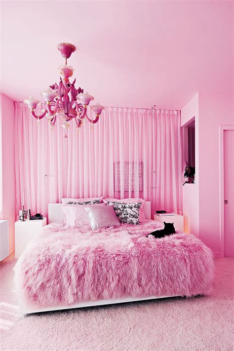 A Design Editor Whos Seen It All Picks Her Favorite Homes And Interiors Pink Room Decor Pink