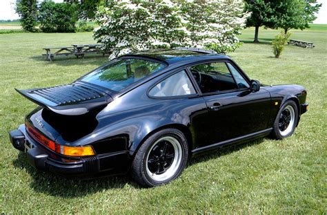 This slammed and static 911 is one porsche that would have the purists up in arms if you have ever seen one of those overdramatized american car shows on which they take a wreck, thrash it in the workshop for a few weeks and modify and fix it up. 1983 Porsche 911SC Coupe | Bring a Trailer