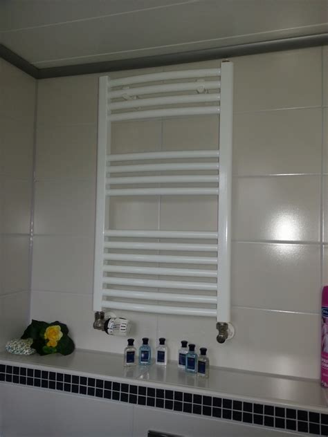 Um eine heizung im bad einzubauen, gibt es zwei gebräuchliche methoden: Badezimmer Heizung - Wohnung Idee