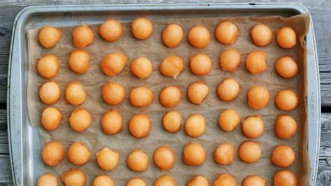 Homemade frozen melon balls will beat anything from the store and has no need for any additives or artificial anything! How to Freeze Fresh Fruit - BettyCrocker.com
