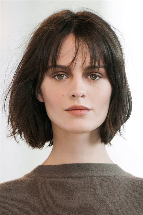 Medium Short Hairstyle With Wispy Bangs Capellistyle