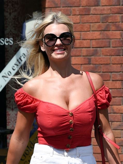 Christine Mcguinness Shows Off Her Cleavage In Wilmslow 53 Fotos