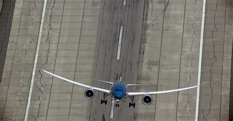 New Boeing 787 9 Dreamliner Taking Off Vertically Is Amazing