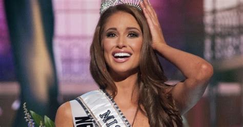 Critical Beauty Nevada S Nia Sanchez Crowned Miss Usa 2014