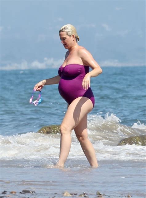 Pregnant Katy Perry In Swimsuit At A Beach In Malibu 07122020