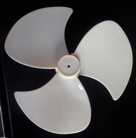 Gkr White Plastic Fan Blade Blade Size 16 Inch At Rs 40 In Delhi Id