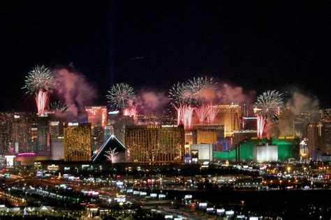 Best New Years Eve Firework Displays Across The Us To Ring In 2022