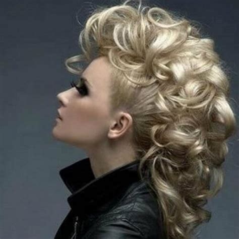 A short hairstyle that suits you and your lifestyle can change the way you feel and make you look younger, also reduce the amount of time you spend on hair treatments. 50 Brilliant Faux Hawk Styling Ideas | Hair Motive Hair Motive