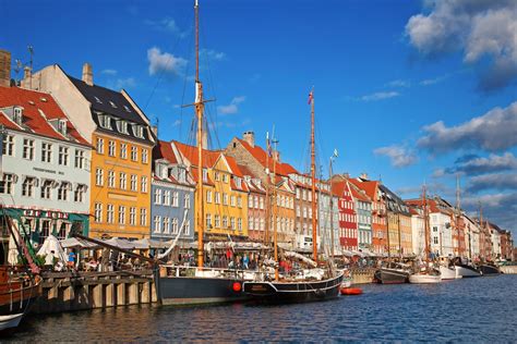 Denemarken is het schiereiland jutland of jylland en ruim 450 andere eilanden, de grootste van deze eilanden zijn seeland of sjælland en het mooie. Last minute Denemarken - Heidevelden en eindeloze ...
