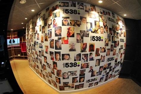 It moves to the left and right. Nieuwe studio Radio 538 gericht op Visual Radio ...
