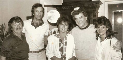Conway And Wife Dee With Friends Conway Twitty Country Pop Singer