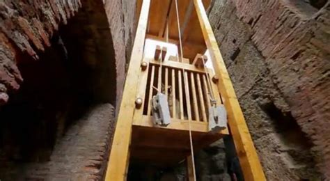Complex Elevator And Trap Door System For Raising Wild Animals Into The