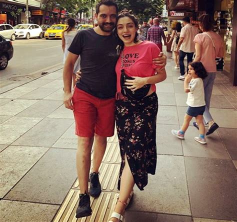 Masumlar apartmanı'nın gülben'i merve dizdar, eşi gürhan altundaşar ile ayrıldıklarını duyurdu. Mucize Doktor'un Merve Dizdar'ı Bakın Kiminle Evli Çıktı