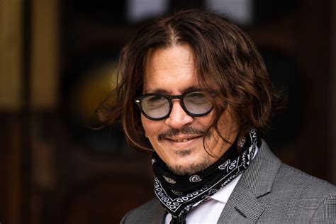 Medical Expert Reveals Truth Behind Johnny Depp's Viral Rotting Yellow