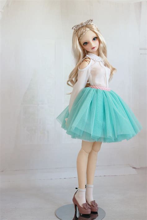 Shooting, magazines, advertising, artwork, glamor and. Tutu ensemble | Iola showing another way to wear the cold ...