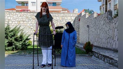 rumeysa gelgi wanita tertinggi di dunia asal turki foto