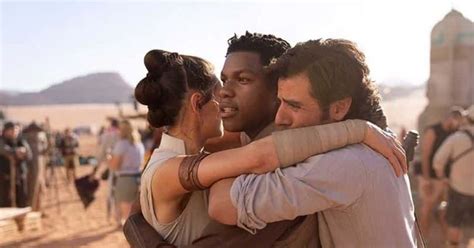 Star Wars The Rise Of Skywalker Same Sex Kiss Censored In Middle