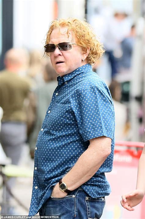 Mick Hucknall 61 Of Simply Red And Daughter Romy 14 Walk In London Body Saron Siki