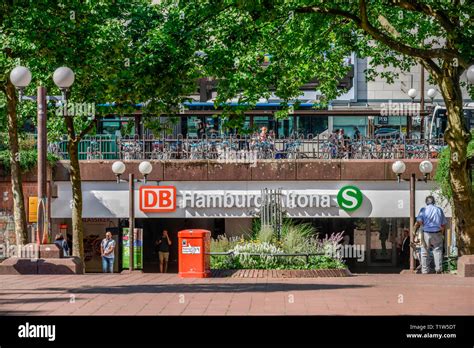 Bahnhof Altona Hamburg Deutschland Stockfotografie Alamy